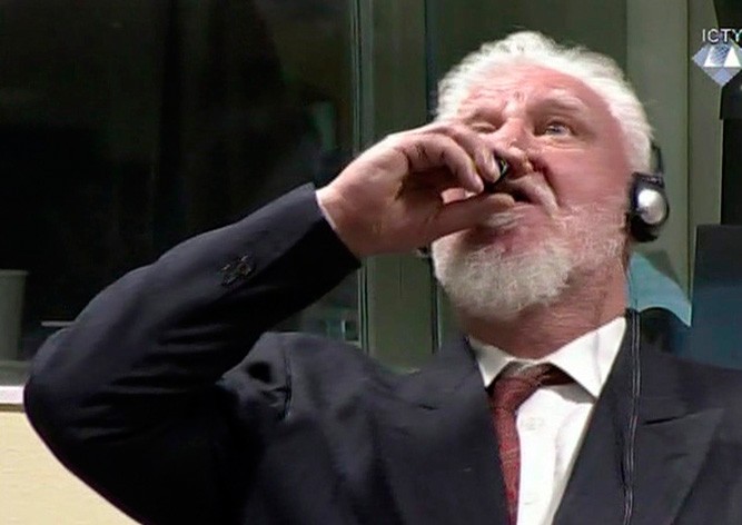 Хорватский генерал умер, приняв яд на заседании Гаагского трибунала