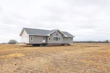 Канадец нашел на своем участке чужой дом