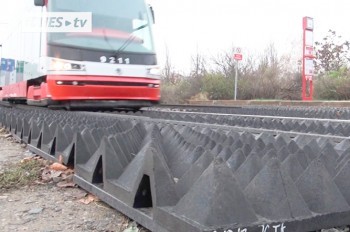 Пражан отучат перебегать трамвайные пути в неположенном месте