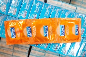 В аэропорту Праги задержали 100 тыс. контрафактных презервативов