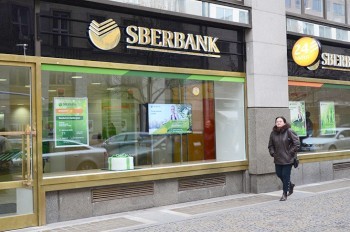 Живущим за рубежом россиянам смягчат валютный контроль на родине