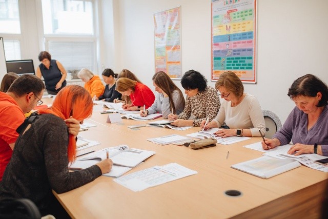 Безкоштовні курси чеської для біженців. Навчання до рівня B2 з акцентом на працевлаштування