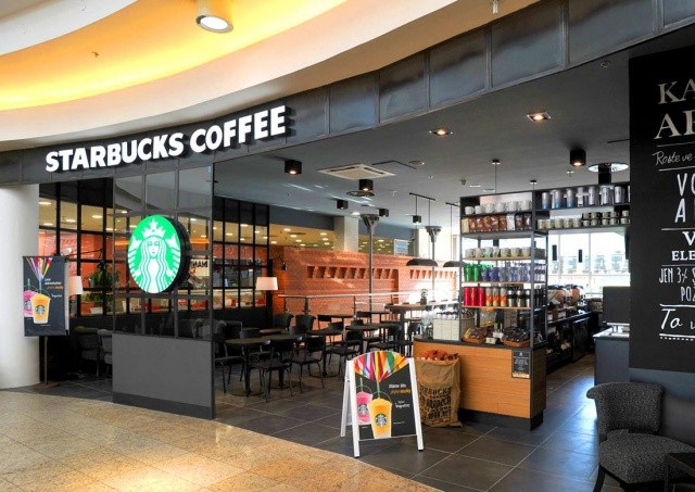 В чешских кофейнях Starbucks перестанут писать имена на стаканчиках от руки