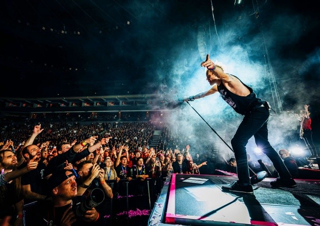 Пражские карманники обокрали десятки зрителей на концерте Sum 41