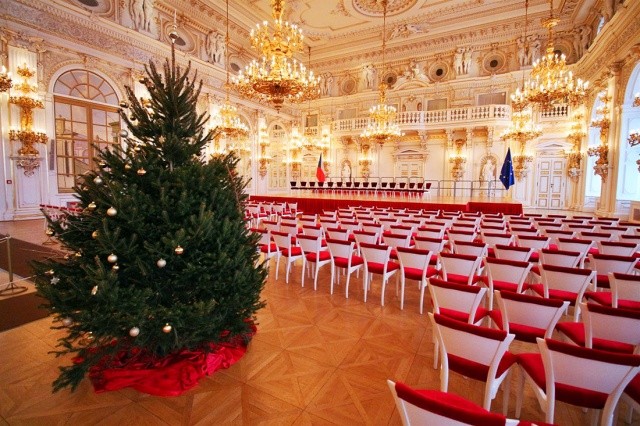 Пражский Град откроет для бесплатного посещения празднично украшенные парадные залы