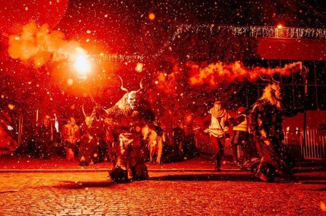 В воскресенье в Праге пройдет шоу Крампусов: видео