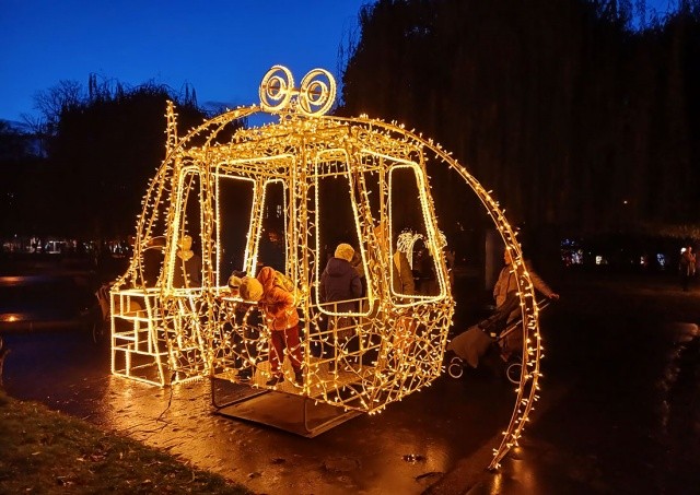 На Карловой площади Праги открылся бесплатный парк световых инсталляций