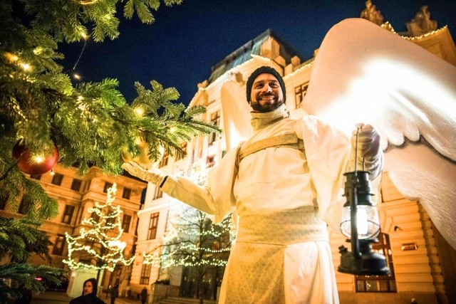 В центре Праги начали ходить «ангелы»: расписание представлений