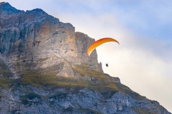 В Индии погибла чешская парапланеристка