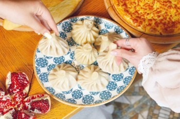 В Праге пройдет большая дегустация хинкали и главного напитка Грузии