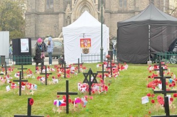 Площадь Мира в Праге символически превратилась в «военное кладбище»