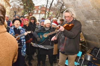 Под Карловым мостом Праги будут петь рождественские колядки