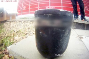 На улице в Брно нашли бесхозную урну с прахом