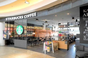 В чешских кофейнях Starbucks перестанут писать имена на стаканчиках от руки