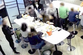 Неуклюжая кража в чешском «Макдональдсе» попала на видео