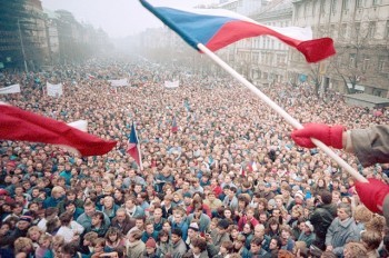 Чехия и Словакия отмечают 35-ю годовщину Бархатной революции