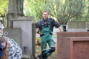 В Праге пройдет мастер-класс по рытью могил