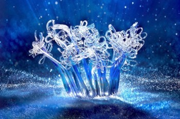 Союз стекла, света и музыки: в Праге впервые пройдет выставка «Хрустальный сад»