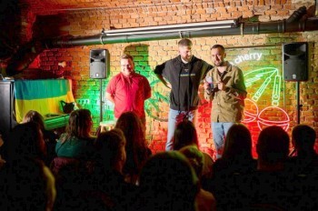 В воскресенье в Праге пройдет бесплатный стендап на украинском языке