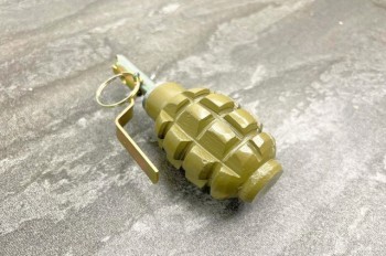 В Праге иностранцы напугали сотрудников АЗС муляжом гранаты