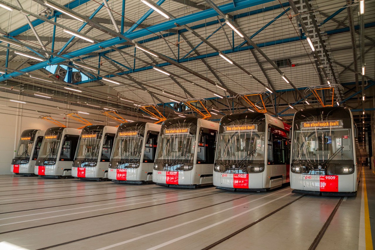 Прага начинает штатную эксплуатацию новых трамваев Škoda 52T