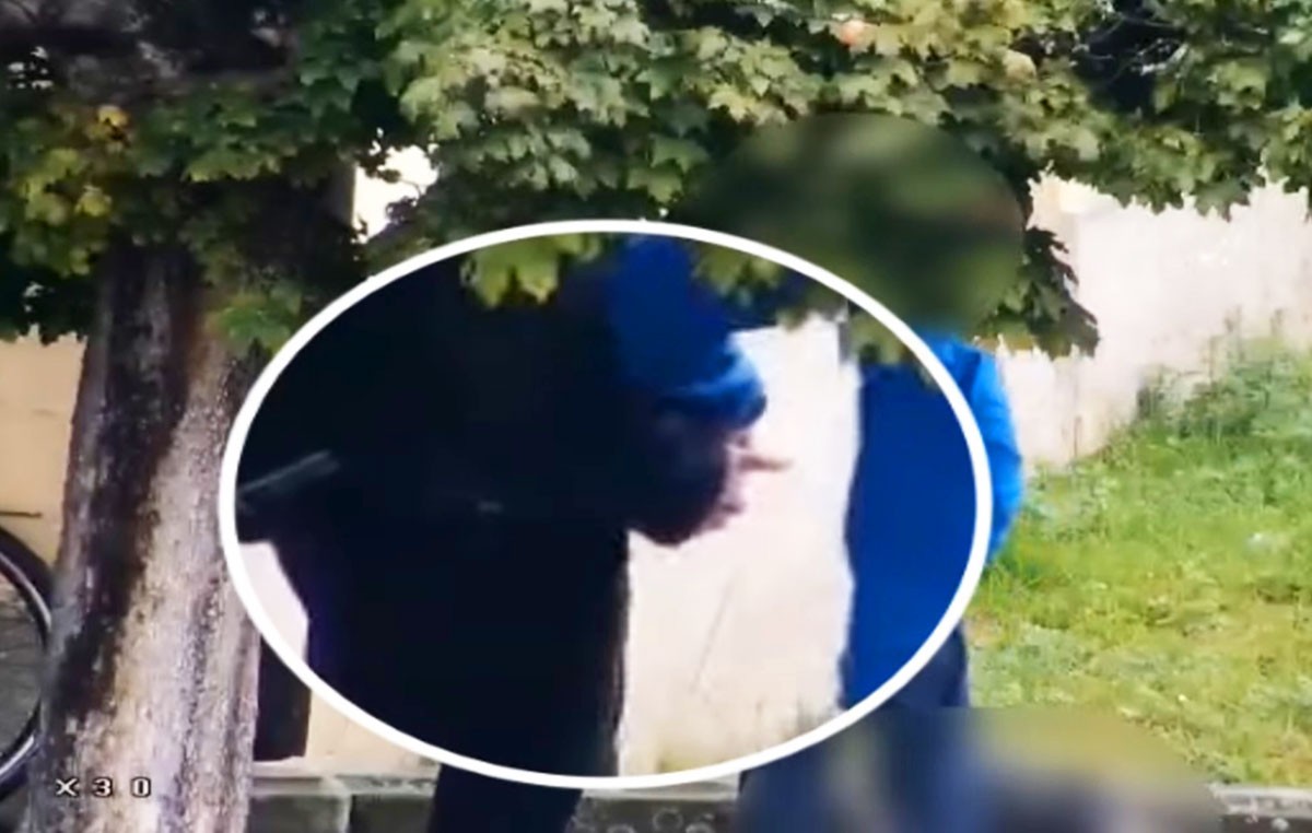 В Чехии иностранец не стесняясь продавал наркотики на центральной площади: видео