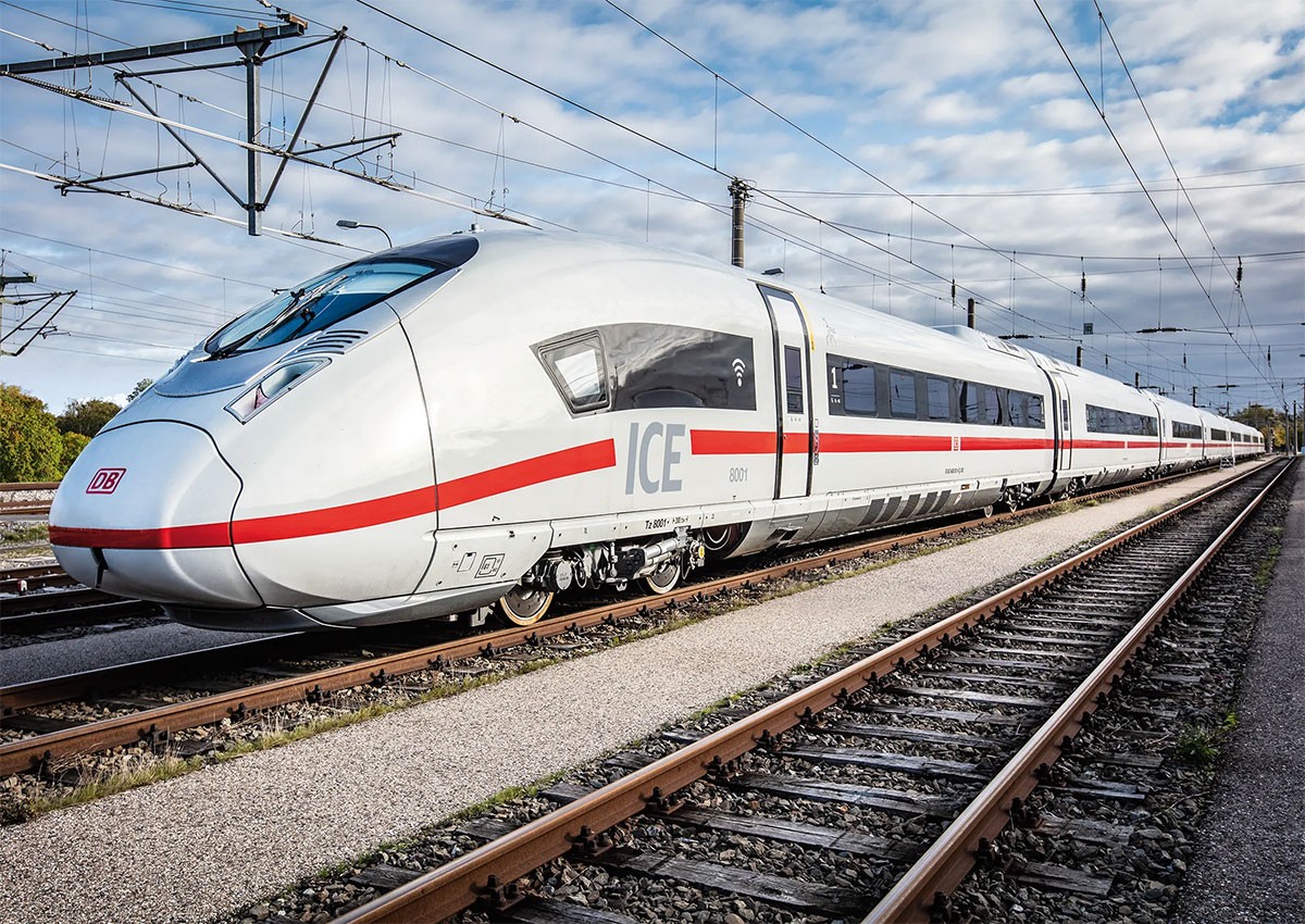 В Австрии погибла молодая чешка. Она ехала снаружи поезда