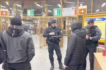 В Праге полиция провела масштабную проверку иностранцев: видео
