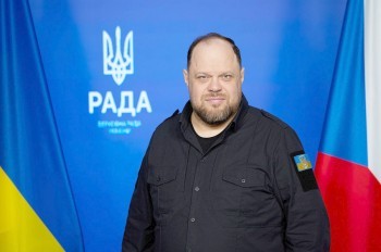 В парламенте Украины вывесили флаг Чехии. Замглавы МИД поблагодарил чехов на чешском языке