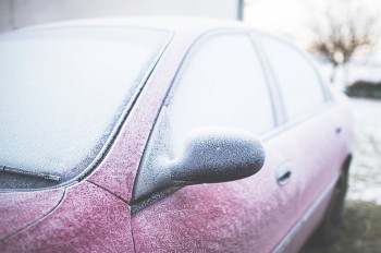 Водителям в Чехии напомнили о штрафе за прогрев двигателя