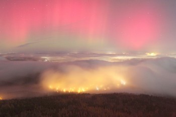 Почему северное сияние в Чехии было красно-розовым: объяснение астронома