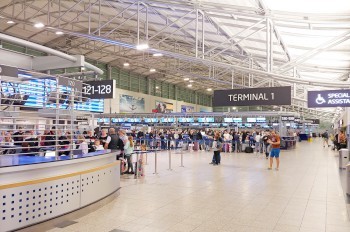 Аэропорт Праги предупредил пассажиров о военных учениях