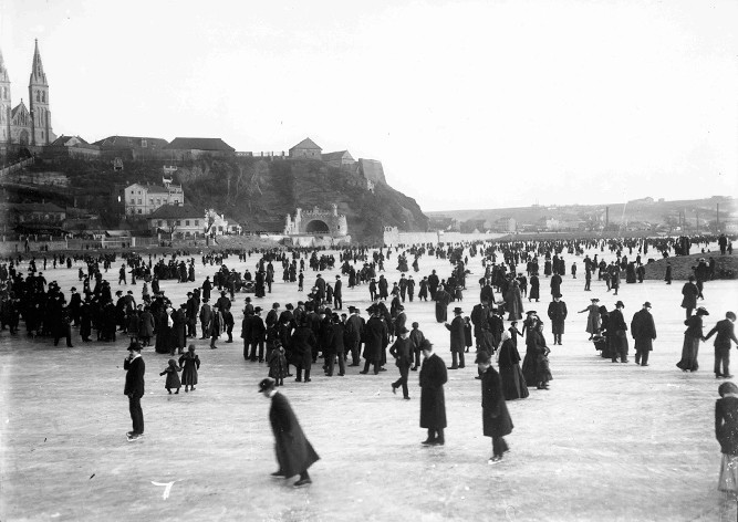 Старые фото: когда в Праге замерзала Влтава