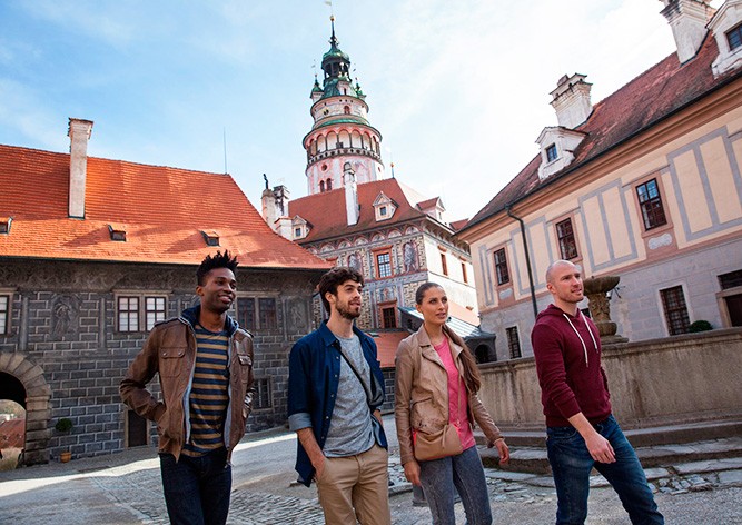 Чески-Крумлов сделает платным въезд туристических автобусов