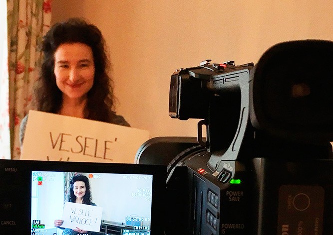 Посол Британии необычным способом попрощалась с жителями Чехии: видео 