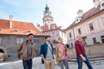 Чески-Крумлов сделает платным въезд туристических автобусов