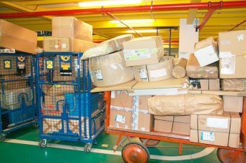  Видео: вот как «Чешская почта» обращается с посылками