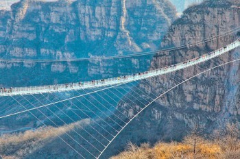 В Китае открыли самый длинный стеклянный мост в мире