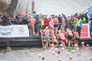 В Праге состоялся рождественский заплыв «моржей»