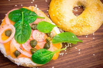 Нью-йоркские рецепты на чешский лад: идеальный завтрак в Bagel Lounge