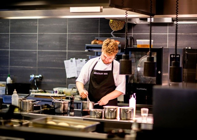 Названа актуальная средняя зарплата в Праге