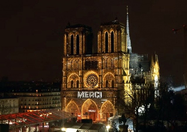 В Париже торжественно открыли восстановленный после пожара Нотр-Дам: видео
