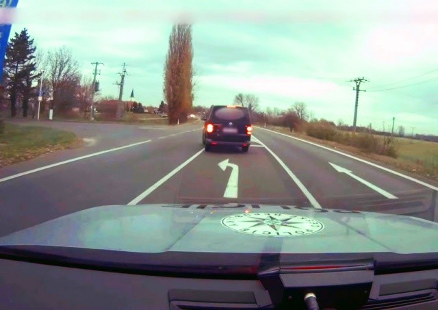 В Чехии водитель катафалка чуть не уехал на тот свет: видео