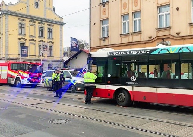 В Праге автобус сбил женщину на пешеходном переходе