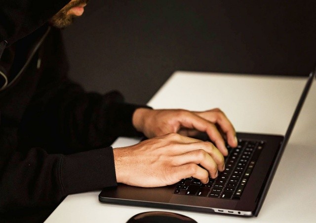 Житель Чехии обманул педофилов на 1 млн крон