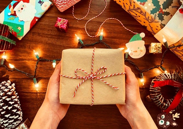 В Праге собирают подарки детям погибших защитников Украины: что и куда нести