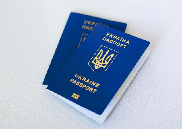 Украинские беженцы с визами толерантности смогут перейти на трудовую карту