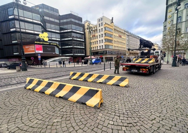 В центре Праги установили дополнительные бетонные заграждения