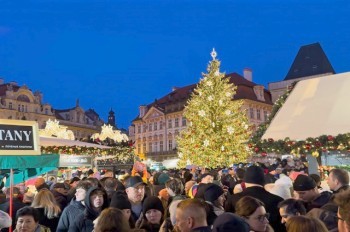 Прогулка по рождественской ярмарке на Старомаке в день открытия: видео