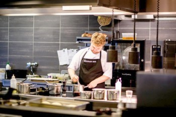 Названа актуальная средняя зарплата в Праге